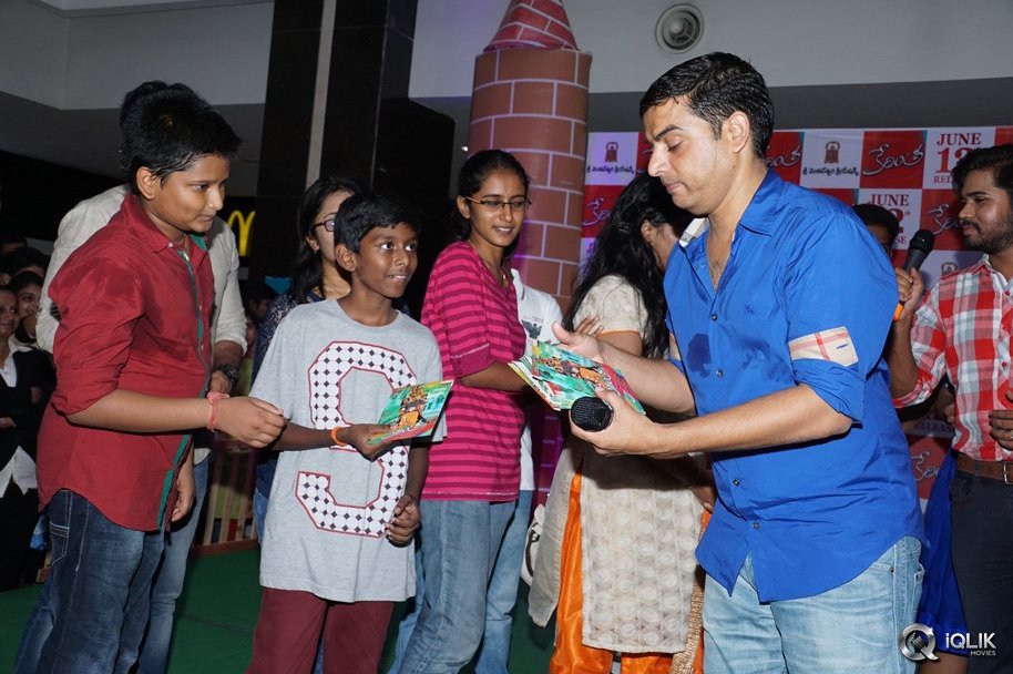 Kerintha-Movie-Team-at-Manjeera-Mall-Kukatpally